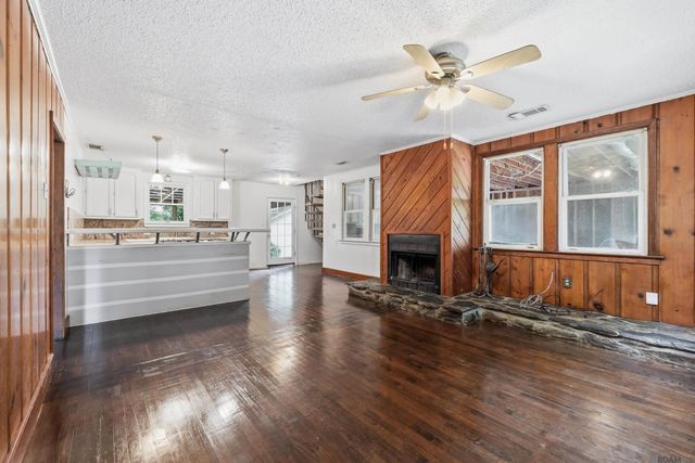 535 Avenue G, Port Allen, LA 70767