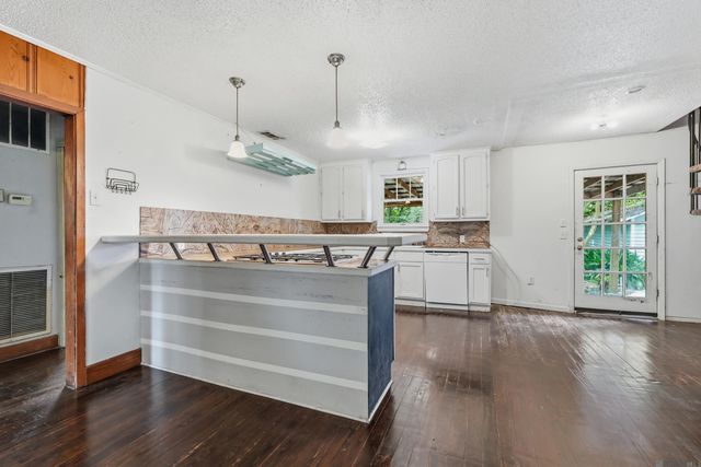 535 Avenue G, Port Allen, LA 70767