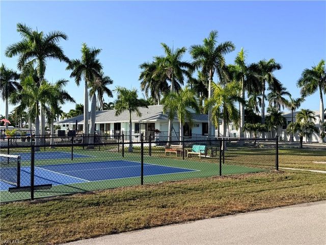 19 Spanish Main, Fort Myers Beach, FL 33931