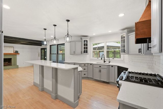 5776 Williamsburg Circle, Hudson, OH 44236