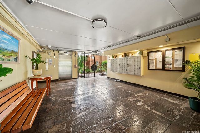 910 Ahana Street 1001, Honolulu, HI 96814