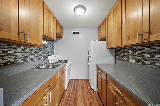 910 Ahana Street 1001, Honolulu, HI 96814