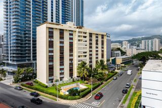 910 Ahana Street 1001, Honolulu, HI 96814