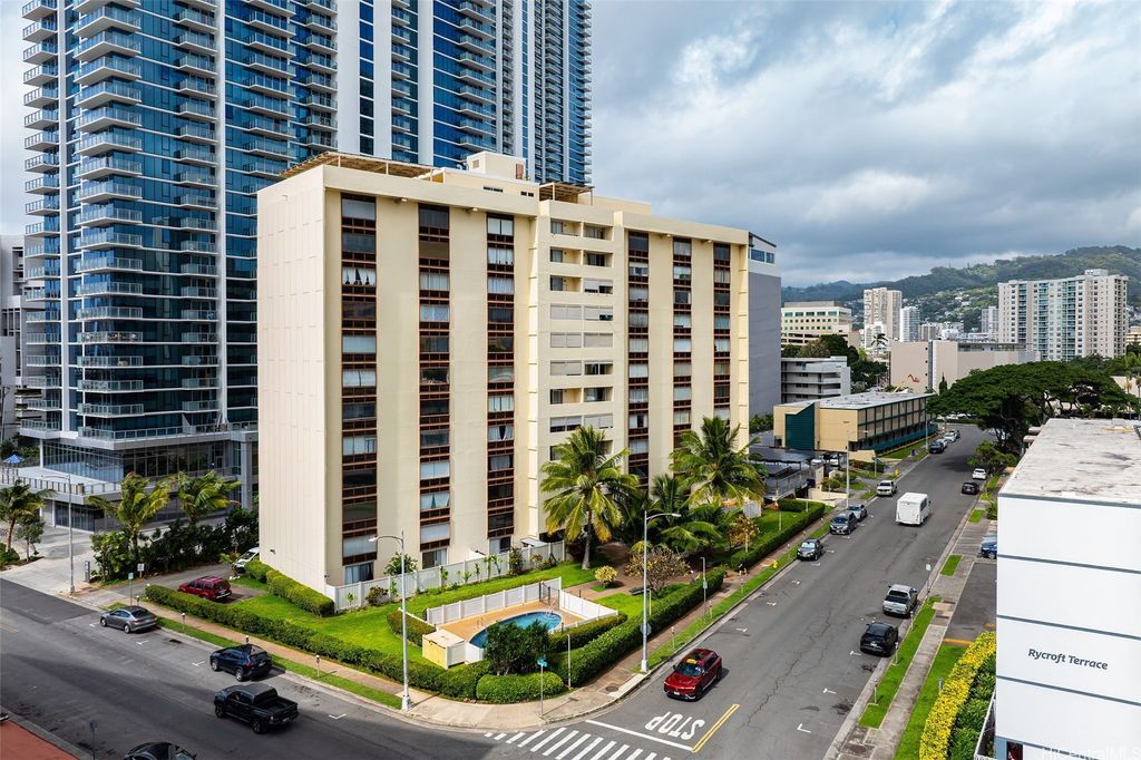 910 Ahana Street 1001, Honolulu, HI 96814