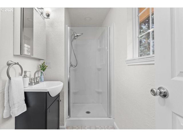 963 Nw 2ND Ave, Hillsboro, OR 97124