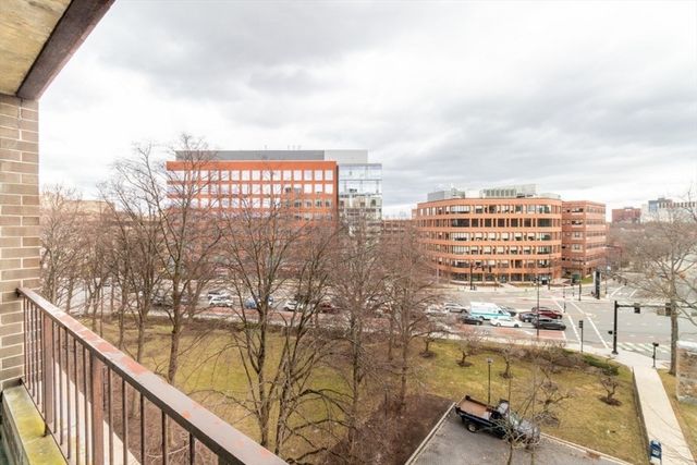 44 Washington St. 605, Brookline, MA 02445