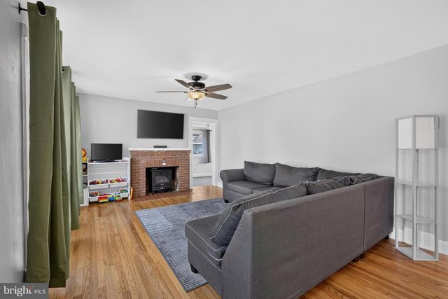812 E DIVISION ST, Dover, DE 19901