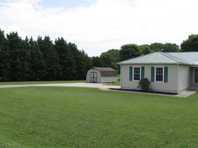 224 Gaines Cir, Estill Springs, TN 37330