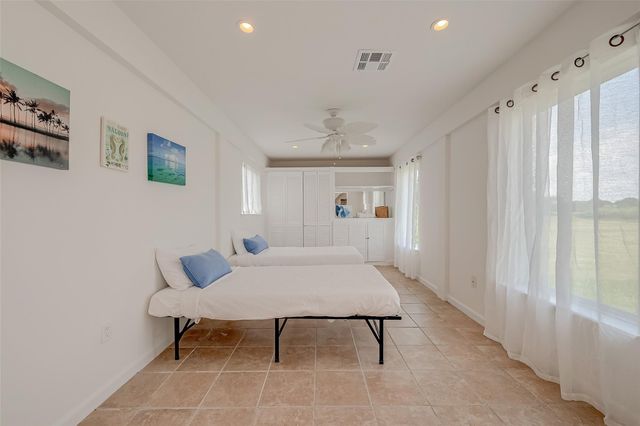 510 Surf Oaks Drive, Seabrook, TX 77586