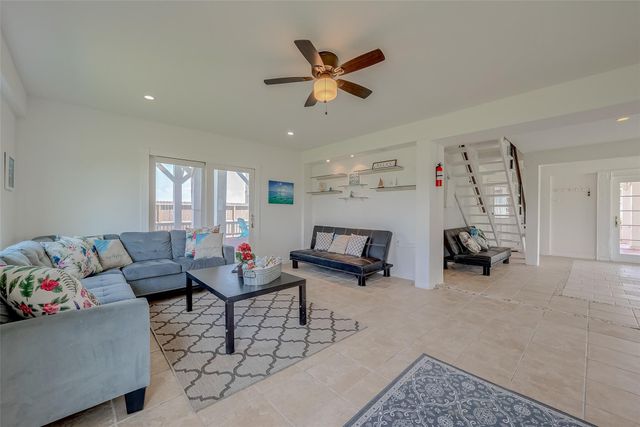 510 Surf Oaks Drive, Seabrook, TX 77586