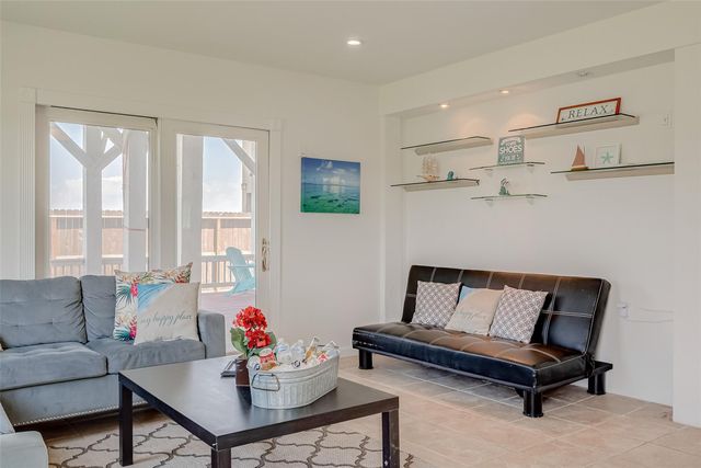 510 Surf Oaks Drive, Seabrook, TX 77586