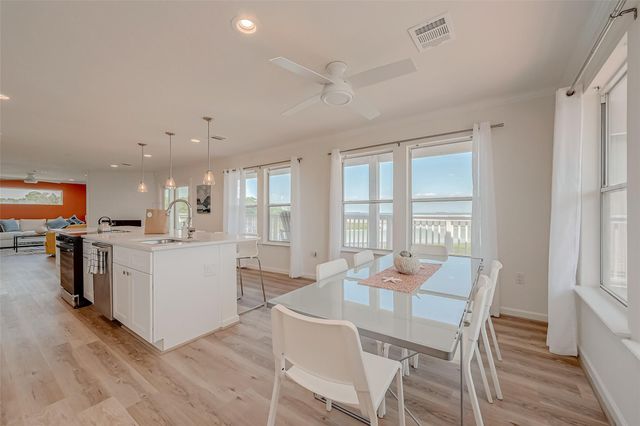 510 Surf Oaks Drive, Seabrook, TX 77586