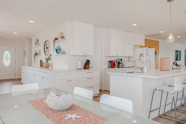 510 Surf Oaks Drive, Seabrook, TX 77586