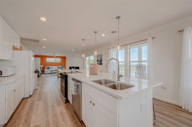 510 Surf Oaks Drive, Seabrook, TX 77586