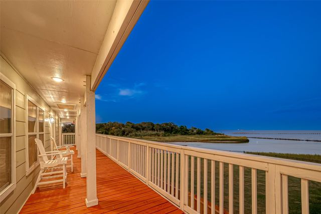 510 Surf Oaks Drive, Seabrook, TX 77586