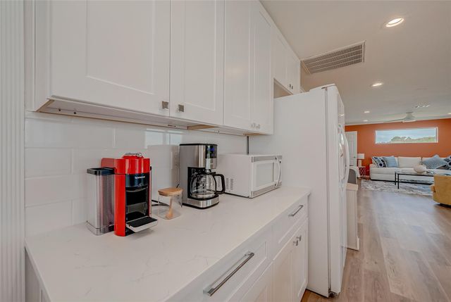 510 Surf Oaks Drive, Seabrook, TX 77586