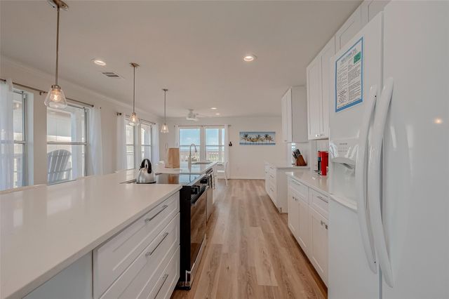 510 Surf Oaks Drive, Seabrook, TX 77586