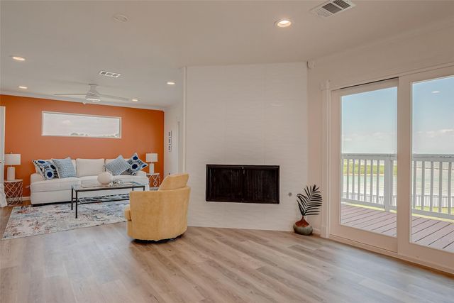 510 Surf Oaks Drive, Seabrook, TX 77586