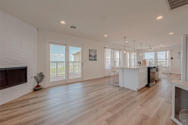 510 Surf Oaks Drive, Seabrook, TX 77586