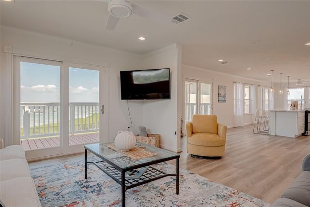 510 Surf Oaks Drive, Seabrook, TX 77586