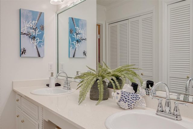 510 Surf Oaks Drive, Seabrook, TX 77586