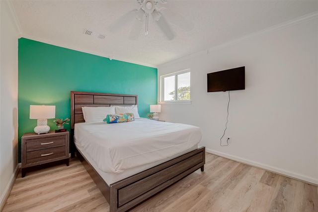 510 Surf Oaks Drive, Seabrook, TX 77586