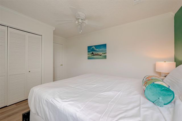 510 Surf Oaks Drive, Seabrook, TX 77586