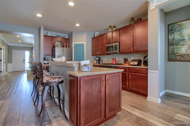 23890 Manistee Lane, Flat Rock, MI 48134