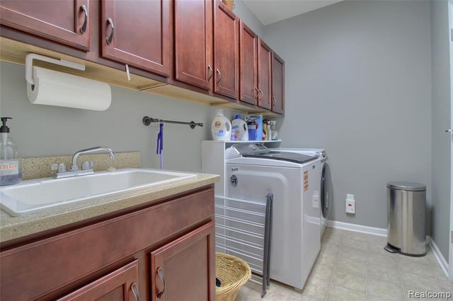 23890 Manistee Lane, Flat Rock, MI 48134