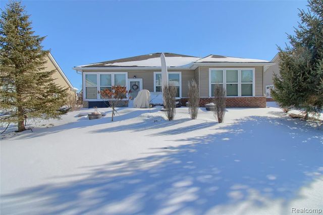 23890 Manistee Lane, Flat Rock, MI 48134