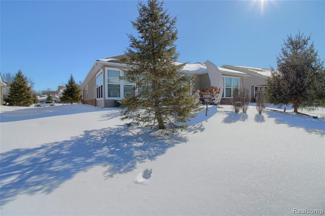 23890 Manistee Lane, Flat Rock, MI 48134