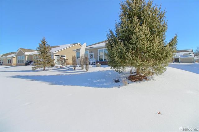 23890 Manistee Lane, Flat Rock, MI 48134