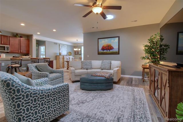 23890 Manistee Lane, Flat Rock, MI 48134