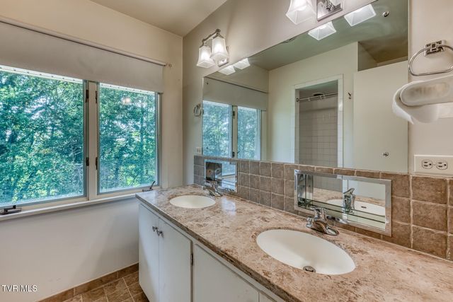 817 Beechwood Drive, Kingsport, TN 37663