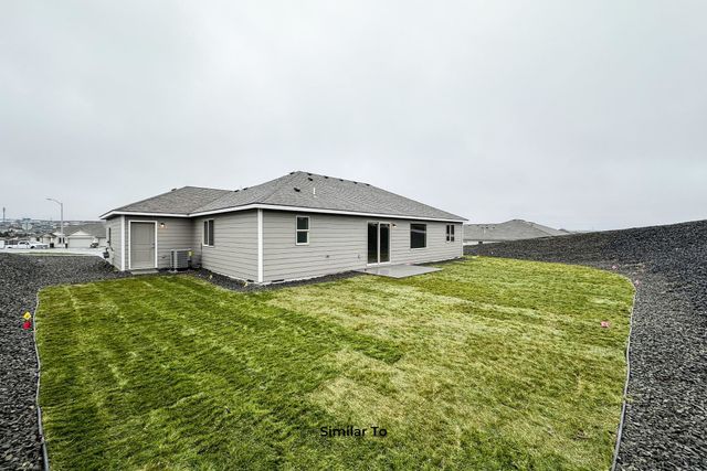19 W 13th St, Deer Park, WA 99006