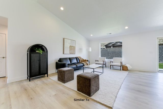 19 W 13th St, Deer Park, WA 99006