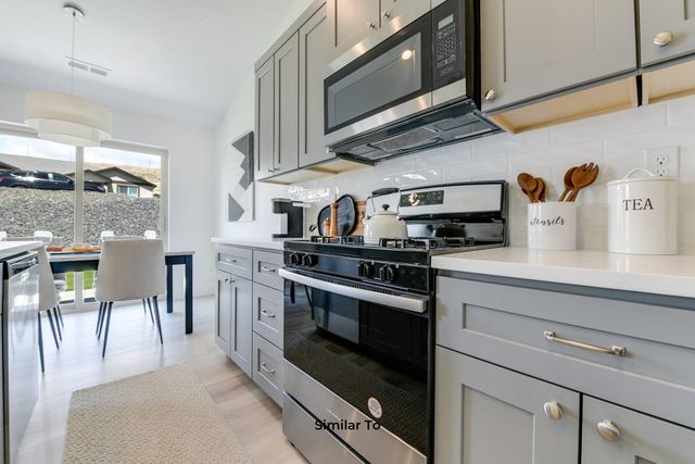 19 W 13th St, Deer Park, WA 99006