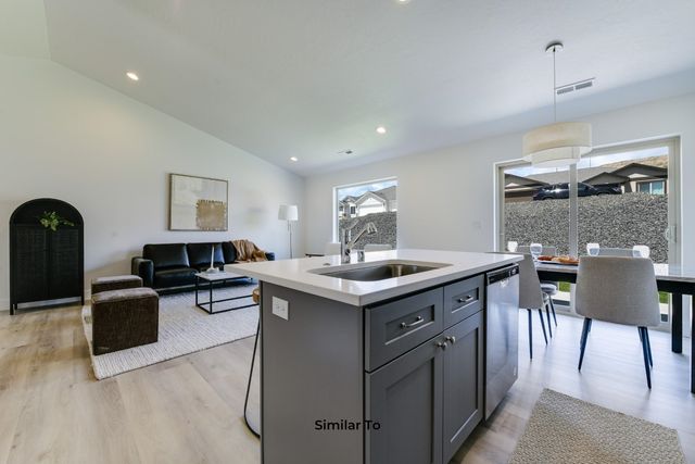 19 W 13th St, Deer Park, WA 99006