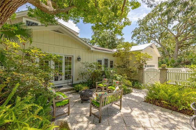 2022 Bruce Circle, St Simons Island, GA 31522