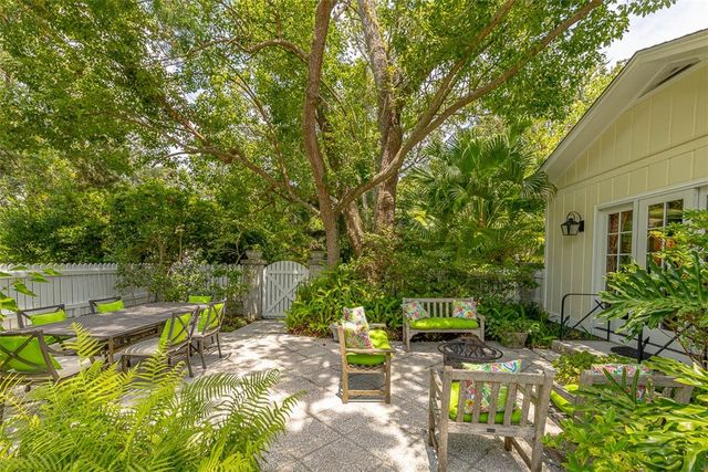 2022 Bruce Circle, St Simons Island, GA 31522