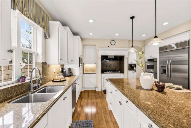 540 E Viewcrest Drive, Azusa, CA 91702