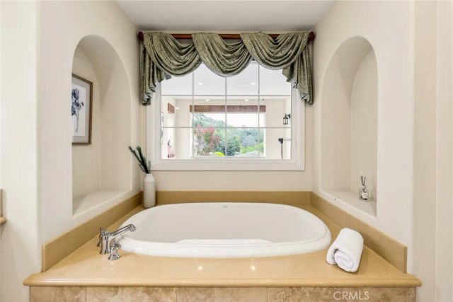 540 E Viewcrest Drive, Azusa, CA 91702