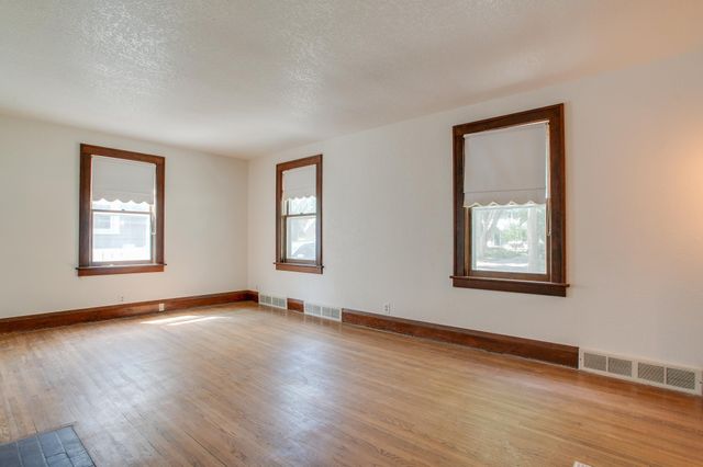 1261 4th Street N, Fargo, ND 58102