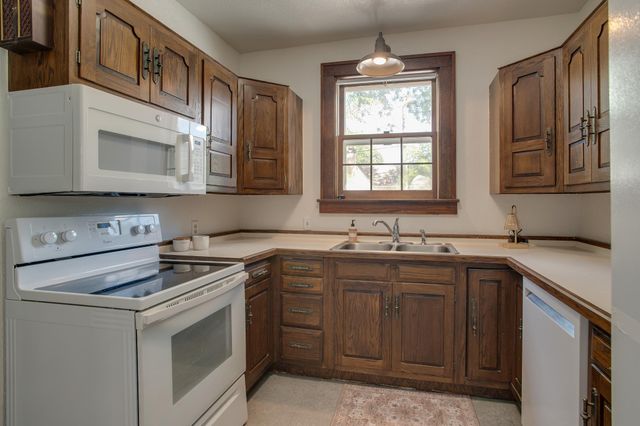 1261 4th Street N, Fargo, ND 58102