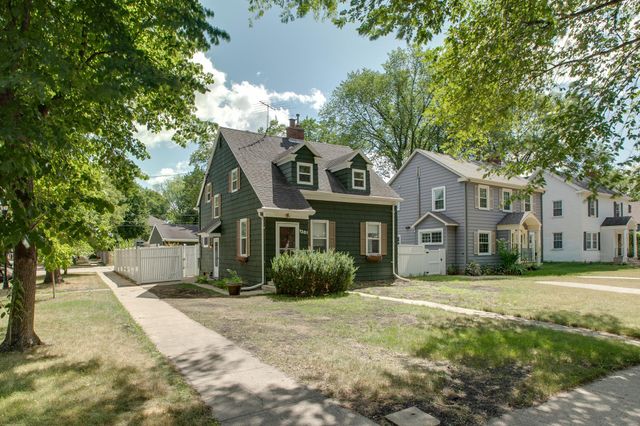 1261 4th Street N, Fargo, ND 58102