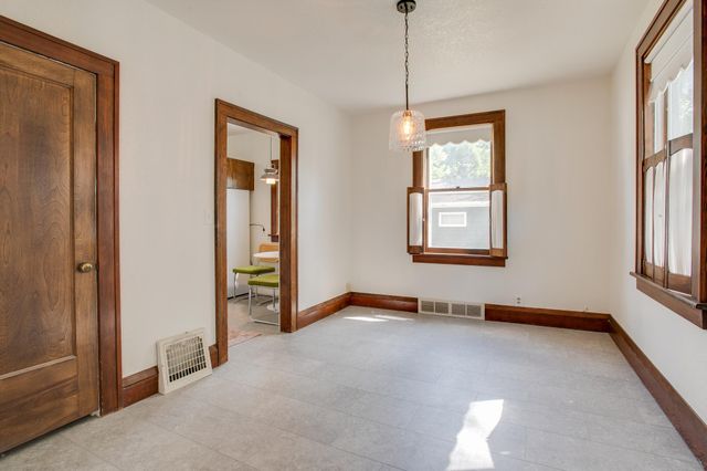 1261 4th Street N, Fargo, ND 58102