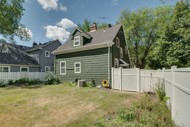 1261 4th Street N, Fargo, ND 58102