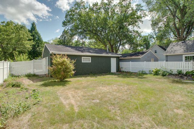 1261 4th Street N, Fargo, ND 58102