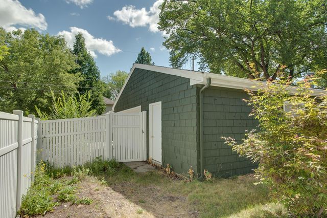 1261 4th Street N, Fargo, ND 58102
