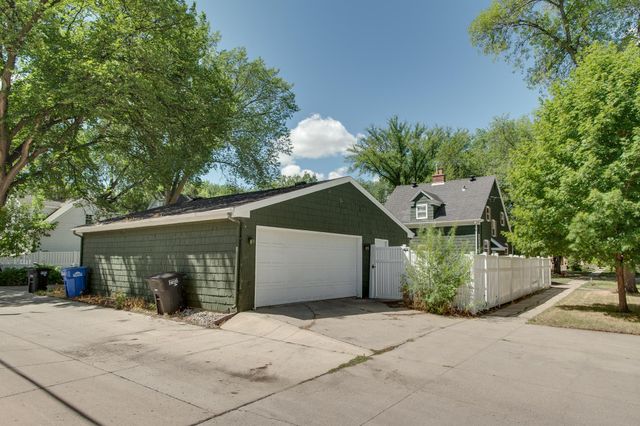 1261 4th Street N, Fargo, ND 58102